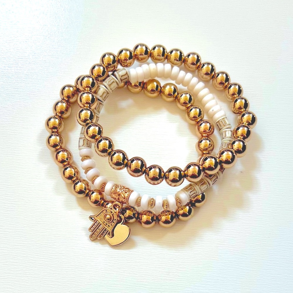 Bracelet set, new & stretchable, made with gold plated and white beads